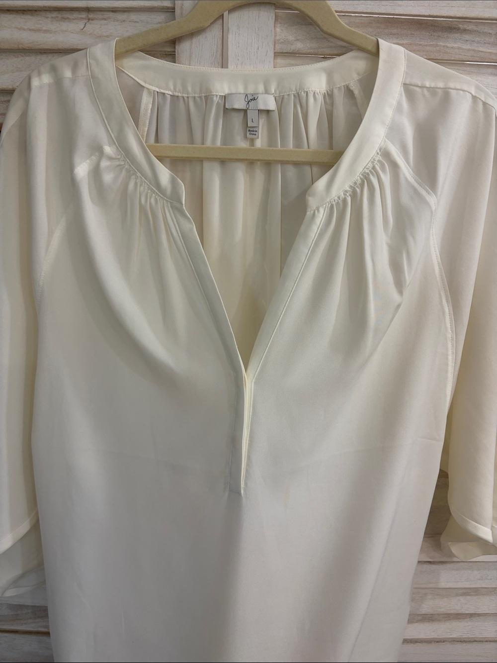 Joie Cream Split V-Neck Pullover Blouse